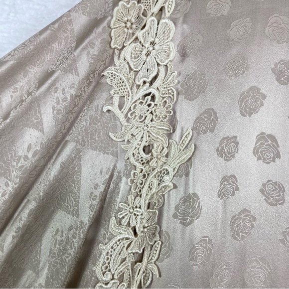 Vintage handmade handdied silk blend embroidered crochet robe duster cardigan. - Picture 4 of 16